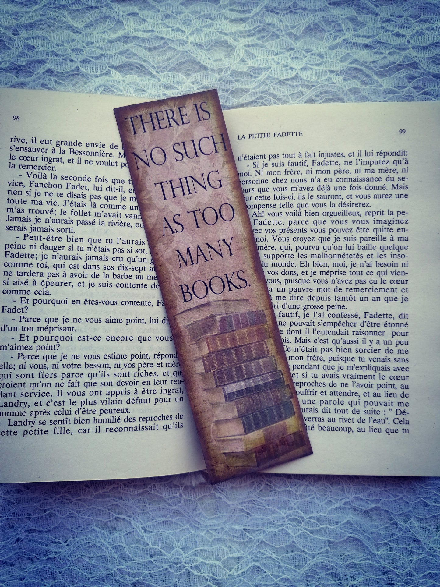Semn de Carte Vintage ”There is no such thing as too many books”