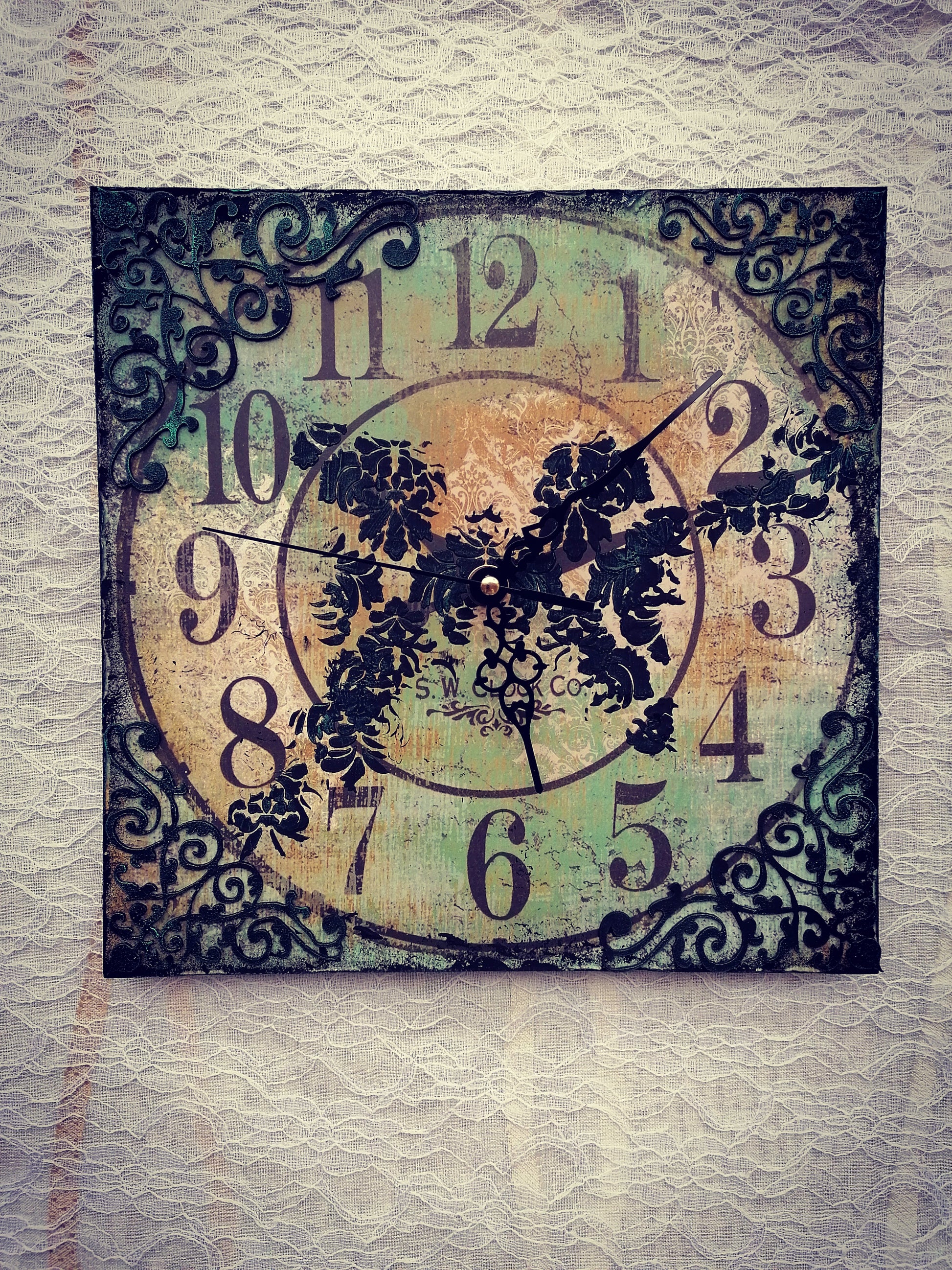 Ceas de Perete Handmade pe Blat de Lemn, Pătrat, Green Hours