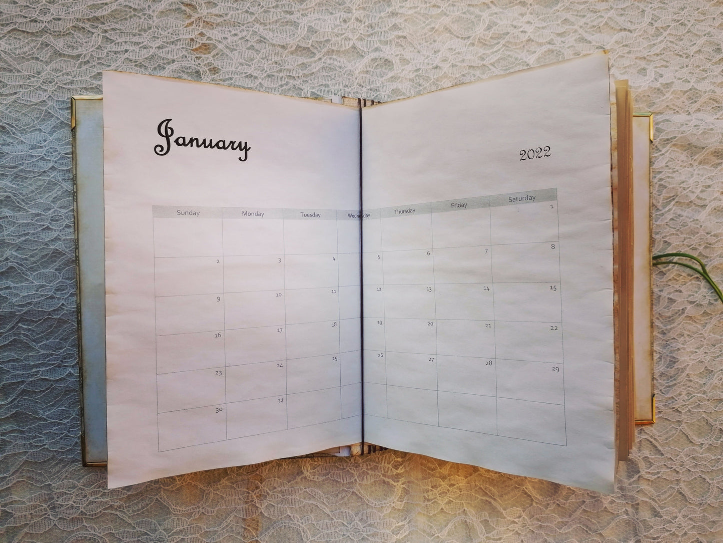 Planner Handmade cu Pagini Antichizate Natural, Calendar, Aspect Vintage